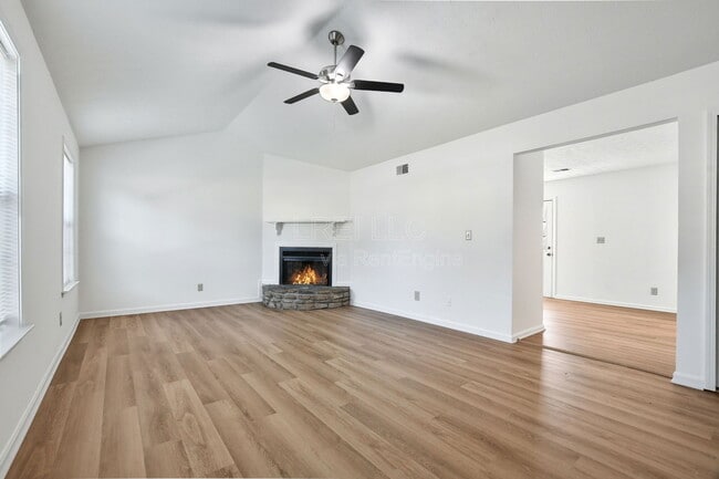 5628 Wooded Lake Dr in Louisville, KY - Building Photo - Building Photo