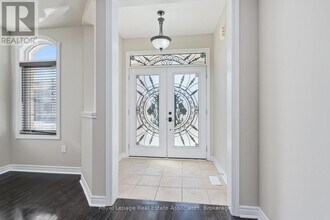 405 Hincks Dr in Milton, ON - Building Photo - Building Photo