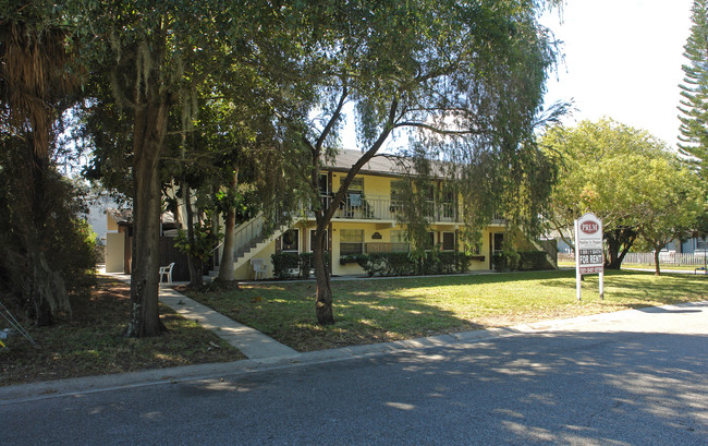 108 SW Lincoln Cor N in St. Petersburg, FL - Building Photo - Building Photo