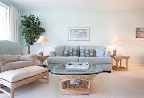 4960 Deerfield Way-Unit -E-102 in Naples, FL - Foto de edificio - Building Photo