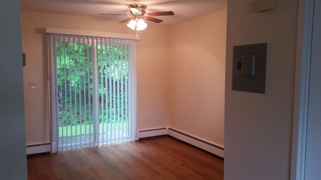 C 4 Nanni Dr in Winchester, CT - Building Photo - Building Photo