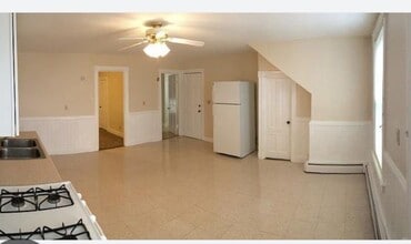 1172 Roosevelt Ave, Unit Third in Pawtucket, RI - Building Photo - Building Photo