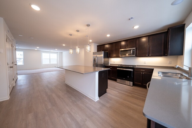 5885 156th St W in Apple Valley, MN - Building Photo - Building Photo