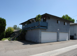 7592 Volga Dr in Huntington Beach, CA - Building Photo - Building Photo