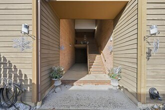 85 Laurel Hollow Ct in Edison, NJ - Building Photo - Building Photo