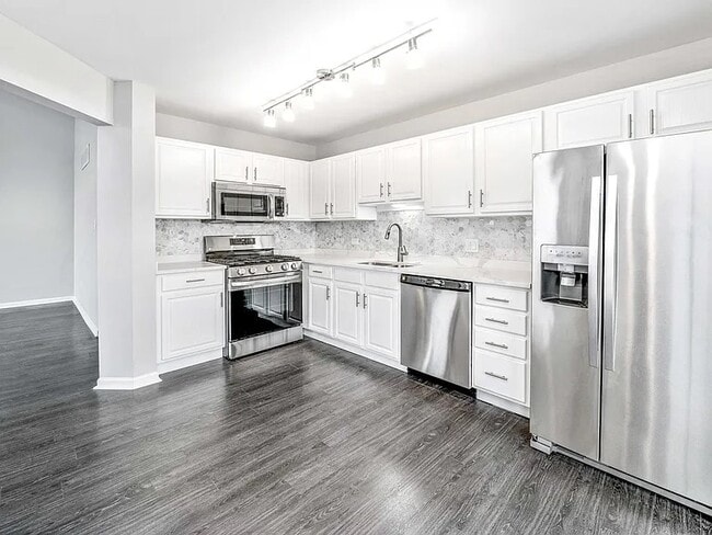 property at 13843 S Cambridge Cir