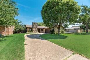 908 Prestwick Ln in Richardson, TX - Building Photo