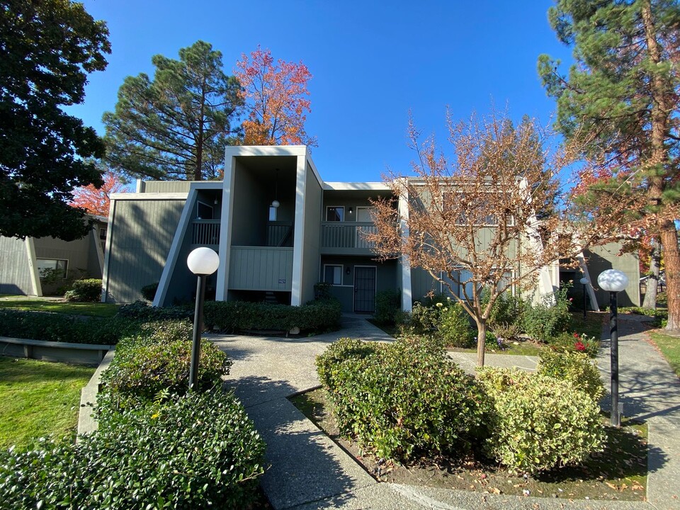 1621 Alvarado Ave in Walnut Creek, CA - Building Photo