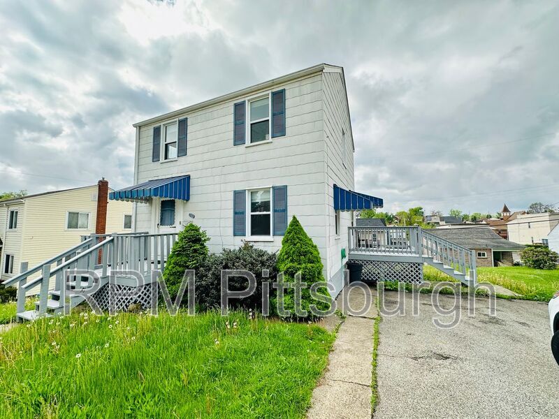 933 Josephine St in East Mckeesport, PA - Building Photo