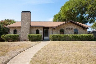 1320 Cherry Hill Ln in Lewisville, TX - Building Photo