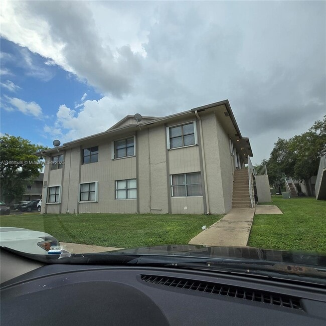 15332 SW 72nd St in Miami, FL - Building Photo - Building Photo