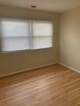 2227 Liverpool Ln in Louisville, KY - Building Photo - Building Photo