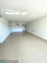 2950 N Palm Aire Dr photo'