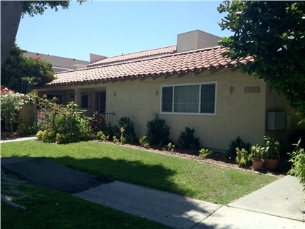 8162 La Paz Dr in Huntington Beach, CA - Building Photo