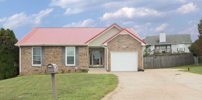 204 Tuscon Ct in Clarksville, TN - Foto de edificio - Building Photo