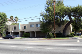 15201 Victory Blvd in Van Nuys, CA - Building Photo - Other