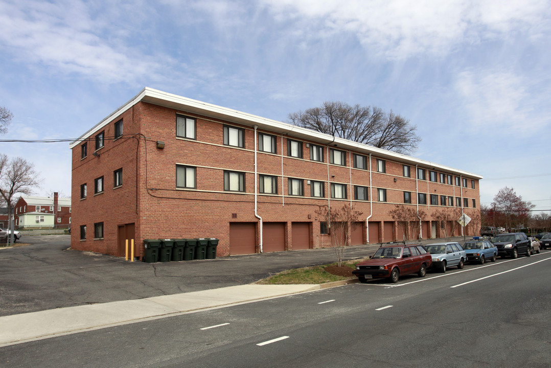 Carydale Oaks Apartments in Arlington, VA - Building Photo