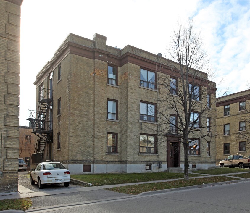 9 Quebec St in Oshawa, ON - Building Photo