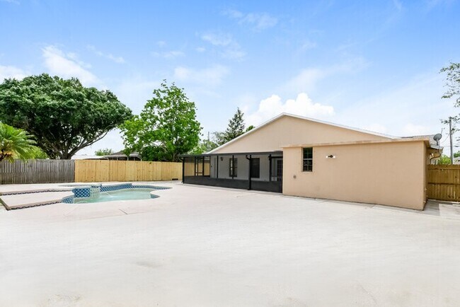 621 Deauville Ct in Kissimmee, FL - Building Photo - Building Photo