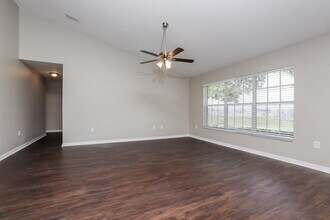 4710 Marsh Harbor Dr in Tavares, FL - Building Photo - Building Photo