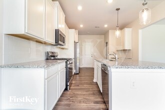 806 Birchcrest Wy in Greenville, SC - Foto de edificio - Building Photo