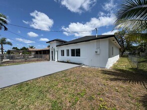 3039 NW 51st Terrace in Miami, FL - Building Photo - Building Photo