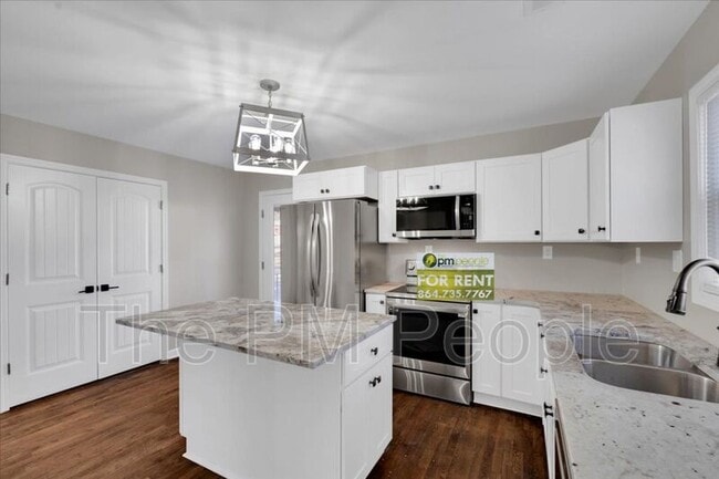 501 S E St in Easley, SC - Foto de edificio - Building Photo