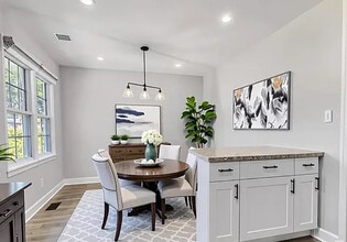 Room in House on Bilmark Ave in Charlotte, NC - Foto de edificio - Building Photo