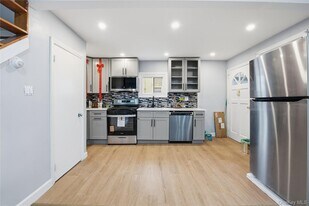 305 N Terrace Ave in Mount Vernon, NY - Building Photo