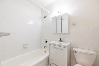 345 Lonsdale in Toronto, ON - Building Photo - Building Photo