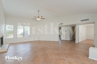 3240 N Hill Farm Dr in Tucson, AZ - Foto de edificio - Building Photo