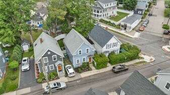 15 Woodbury in Portsmouth, NH - Building Photo