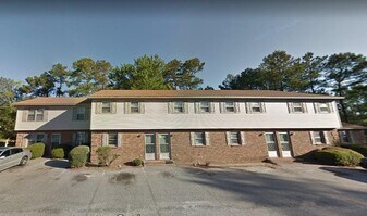 1090 N Guignard Dr in Sumter, SC - Building Photo