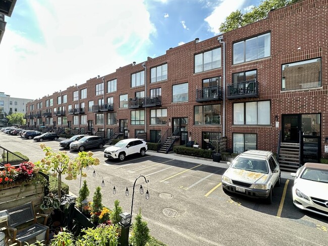 property at 959 W Grace St