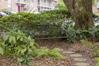 Landscaping - Kingswood Apartamentos in Mobile, Alabama