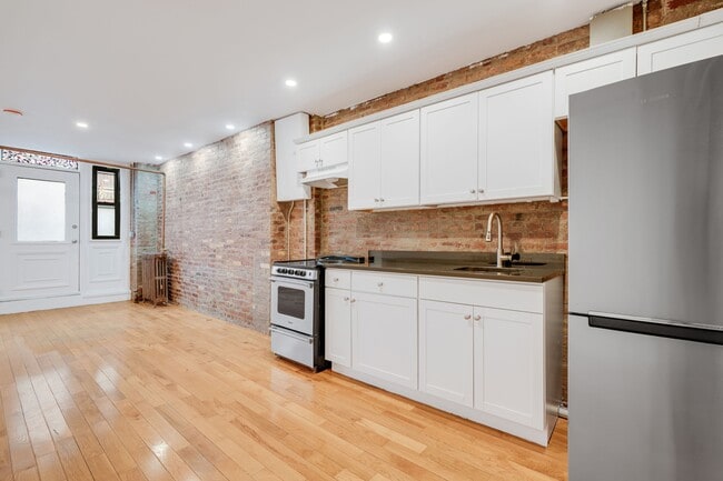 384 Keap St in Brooklyn, NY - Building Photo - Building Photo