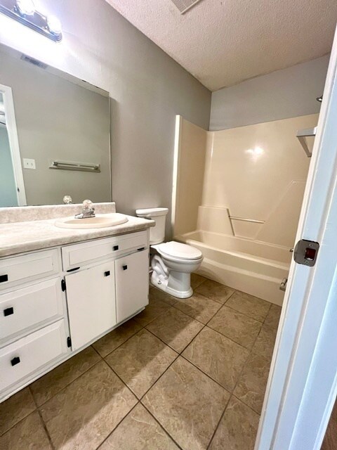 property at 3206 Perimeter Cir