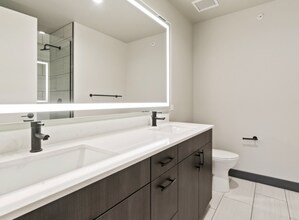 1333 W Lake St in Chicago, IL - Foto de edificio - Building Photo