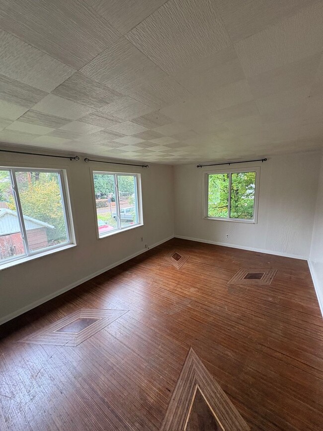 property at 751-755 River Rd NW