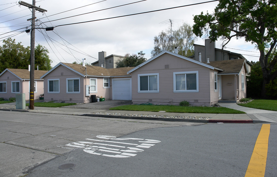 525 Cleveland St in Redwood City, CA - Building Photo