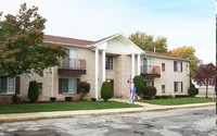 Saravilla Apartments in Clinton Township, MI - Foto de edificio - Building Photo