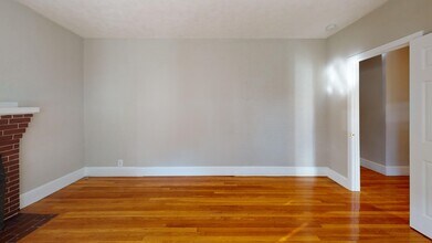 72 Harlow St, Unit 2 in Arlington, MA - Foto de edificio - Building Photo