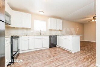 1321 Hewitt St in Las Vegas, NV - Building Photo - Building Photo