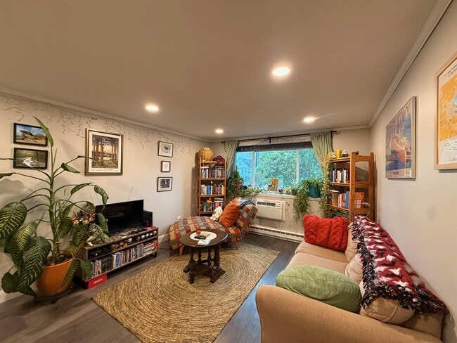 326 Broadway in Somerville, MA - Building Photo - Building Photo