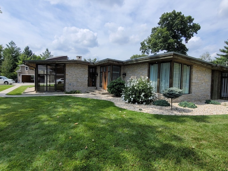 24 Yorkshire Woods, Unit 205 in Oak Brook, IL - Building Photo