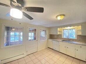 94 Millville St in Salem, NH - Building Photo - Building Photo