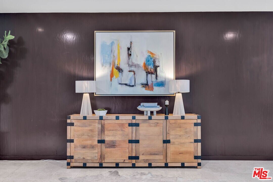 802 N Crescent Dr in Beverly Hills, CA - Building Photo