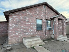207 W Chisum Ave in Artesia, NM - Building Photo - Building Photo