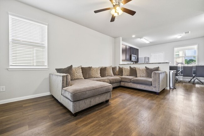 13640 Collier Park Ln in Willis, TX - Foto de edificio - Building Photo