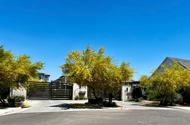 2 W Good Ave in Visalia, CA - Building Photo - Building Photo